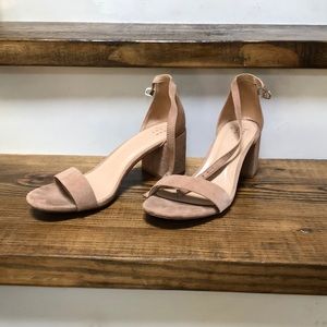 Women’s strappy sandals nude